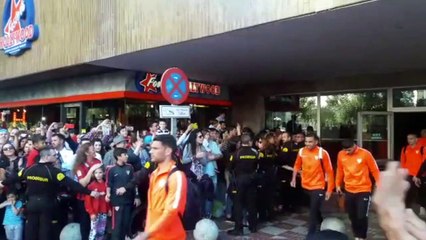 Sevilla-Real Sociedad: Salida del Sevilla del Hotel de Concentración