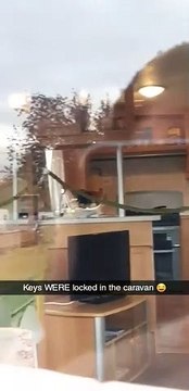 Quand tu oublies tes clefs dans ta maison... il les récupère par la fenêtre !