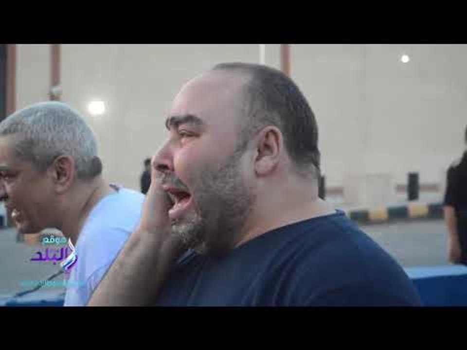 صدى البلد |  احد الحاصلين على عفو رئاسى يبكى من الفرحة امام السجن