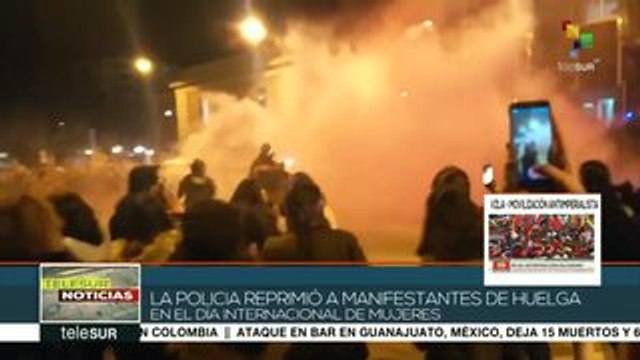 España: policía reprime marcha de mujeres por el 8M