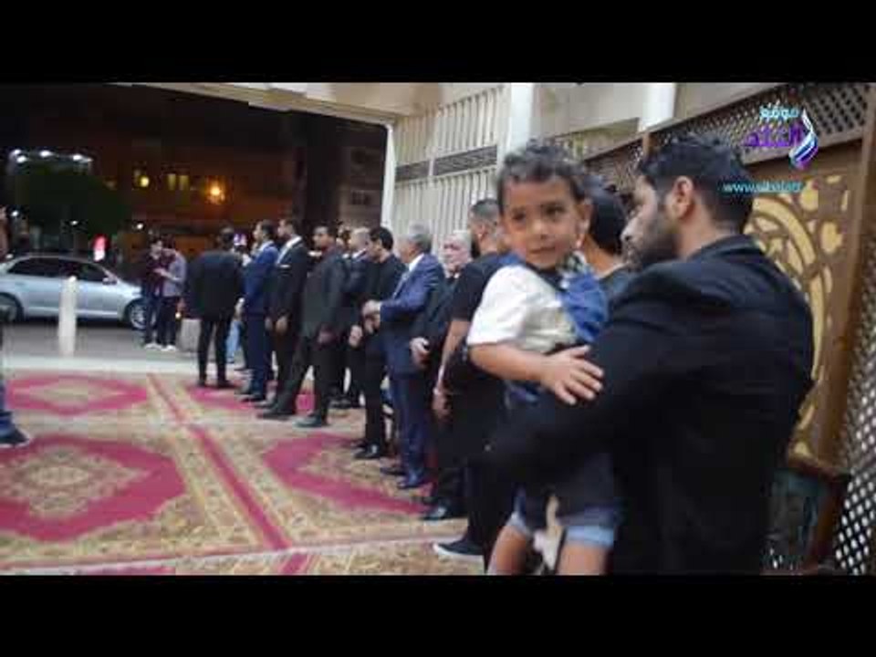 صدى البلد | أشرف زكى وعمر عبد العزيز أول الحضور في عزاء مديحة يسري