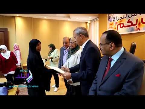 صدى البلد |القومى للمرأة يحتفل بتوزيع 2852 شهادة «أمان» للسيدات بقنا