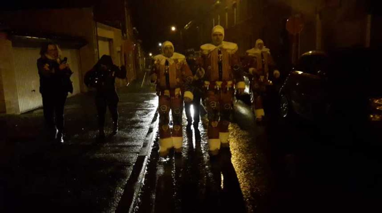 Carnaval de Morlanwelz: Ils font 4 kilomètres pour le ramassage