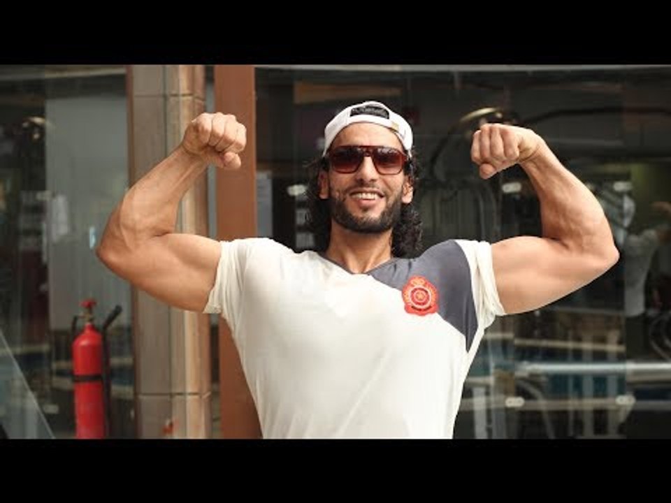صدى البلد | رغم إعاقتة حطم الرقم القياسي في الضغط بموسوعة جينيس