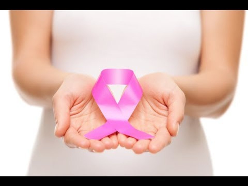 صدى البلد | عدو الإبتسامة والهمة.. سيدة تفاجأ بإصابتها بسرطان الثدي أول أيام رمضان