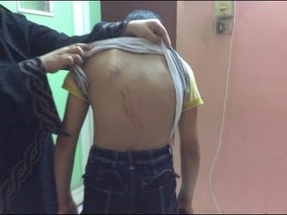 صباح البلد - شاهد أحدي المعلمات في المنصورة قامت بجلد أحد التلاميذ والسبب صادم