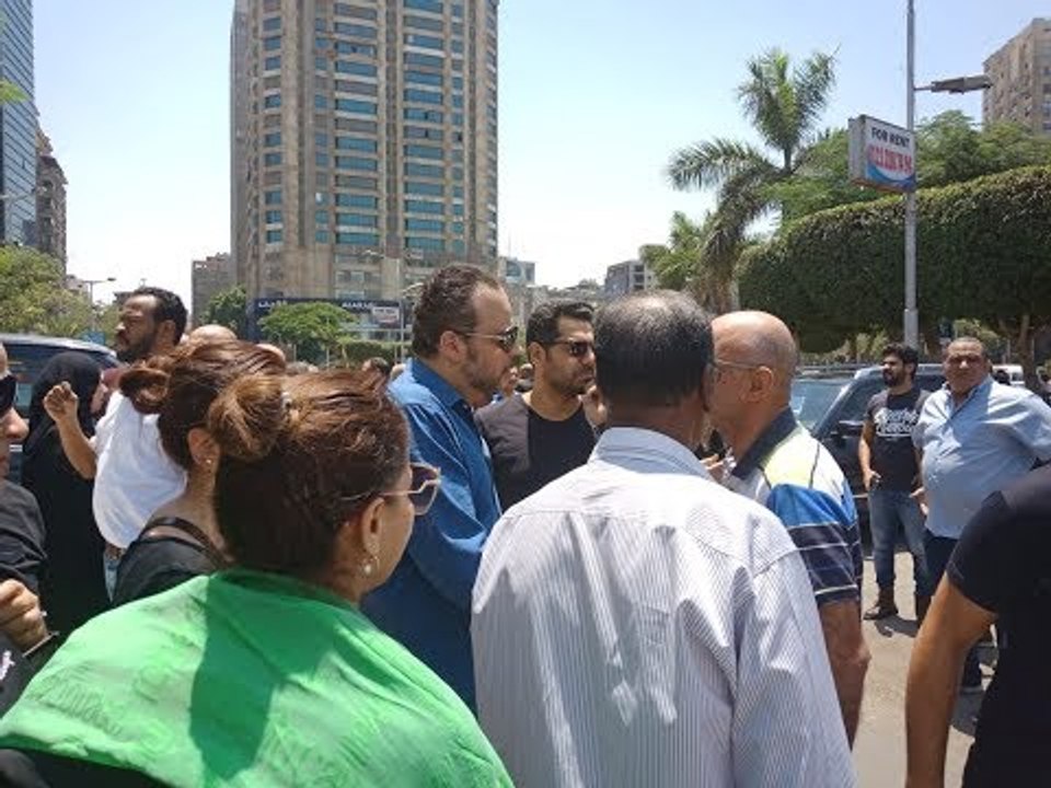 صدى البلد | تشييع جثمان والدة الفنان تامر عبد المنعم من مسجد مصطفى محمود