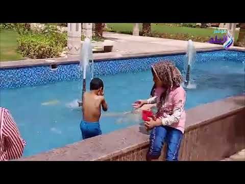 صدى البلد | ارتفاع درجات الحرارة يحول نافورة الميريلاند لحمام سباحة