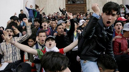 Presidential plane lands in Algeria amid ongoing anti-government protests