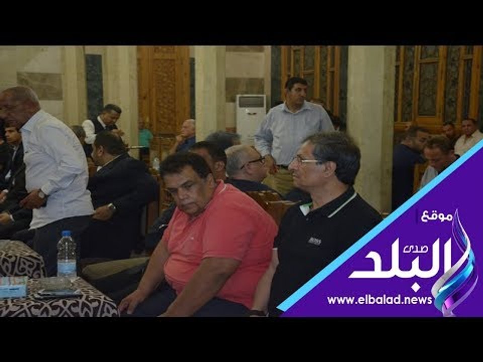 صدى البلد | زكريا ناصف وعزمى مجاهد وحلمى طولان فى عزاء والد زوجة احمد شوبير