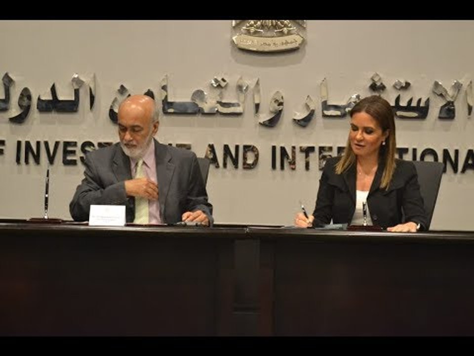 صدى البلد | سحر نصر توقع اتفاقا مع سفير بنجلادي...