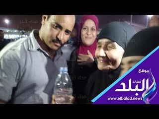 صدى البلد | الحاجة سعدية تصل الي مطار القاهرة محموله علي الاعناق