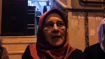 Taksim'deki 'ezan' yürüyüşünün ardından HDP'liler İstanbul İl binası önünde nöbet tutmaya başladı