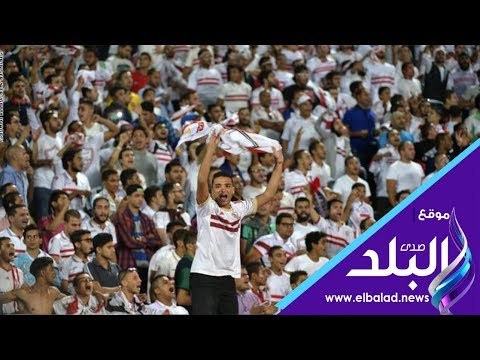 صدي البلد | نائب رئيس الزمالك يوزع الاعلام علي جماهير الابيض فى مدرجات برج العرب