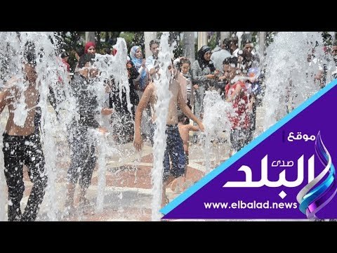 صدي البلد | نافورة حديقة الأزهر تتحول لـ حمام سباحة للأطفال