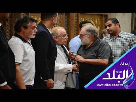 صدى البلد | أشرف زكي يستقبل الفنانين في عزاء جميل راتب بالحامدية الشاذلية