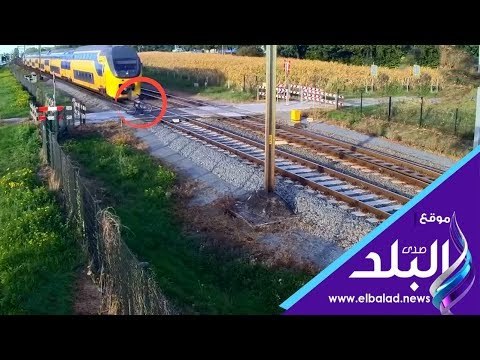 صدي البلد | رجل ينجو من أسفل عجلات قطار بأعجوبه في هولندا