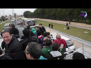 صدى البلد | وزيرالشباب يشجع المشاركين بماراثون زايد واقفا على سيارة