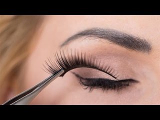 صدى البلد | خبيرة تجميل تكشف عن أهم خطوتين في تركيب الرموش