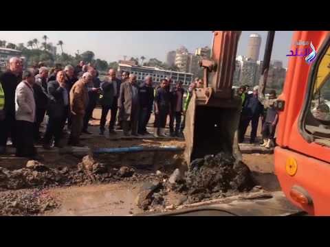 صدي البلد | انفجار ماسورة مياه أمام ماسبيرو والمحافظة تدفع بسيارات الشفط