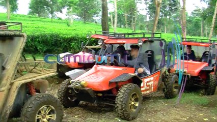 Gaya Liburannya Verrel Bramasta dan Fero Walandauw