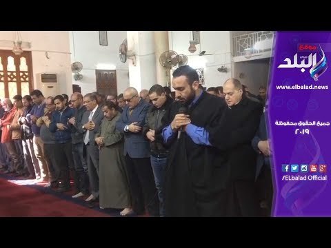 صدى البلد | العشرات يؤدون صلاة الجنازة على كاميليا السادات
