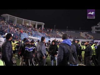 صدى البلد | جماهير الاهلي تلقي الزجاجات علي حكم مباراة وادي دجلة