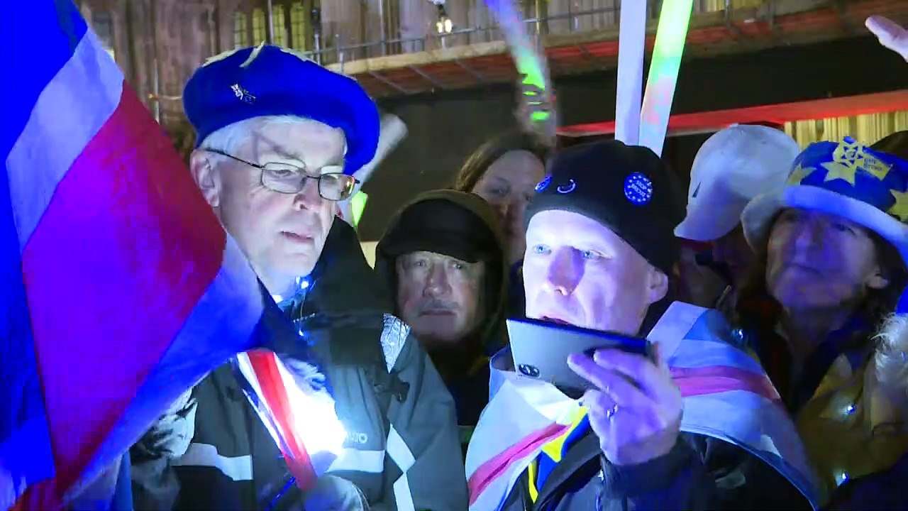 Schlappe für May: Kommt jetzt der Chaos-Brexit?