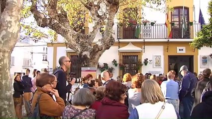 Concentración en Estepona en repulsa por la muerte de una mujer, presuntamente a manos de su marido