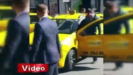 Şişli'de taksi şoförü önce motosiklete çarptı, ardından bıçakla sürücünün üzerine yürüdü