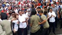 Gaya Jokowi Swafoto Bersama Simpatisan Supaya Tidak Ngeblur