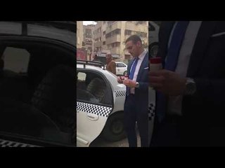 المستشار امير البنانى رئيس لجنة بإمبابة يذهب لرجل قعيد بسيارته للاداء بصوته