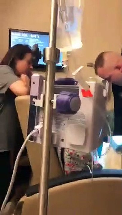 Atteint du cancer, sa chambre dhôpital est fouillé par la police à la recherche de cannabis