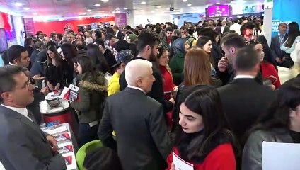 Maç için değil kariyer için kuyruğa girdiler