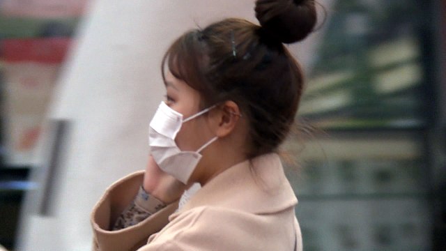 [대구] 미세먼지 심한 날...소방차로 도로에 물 뿌린다 / YTN