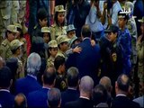 صدي البلد - فى لفتة إنسانية ..الرئيس السيسي يحتضن أبناء أسر الشهداء بعد صلاة العيد