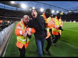 WHY?? Robbie Reacts To The Pitch Invader Who Has Tarnished Arsenal's Win Over UTD!