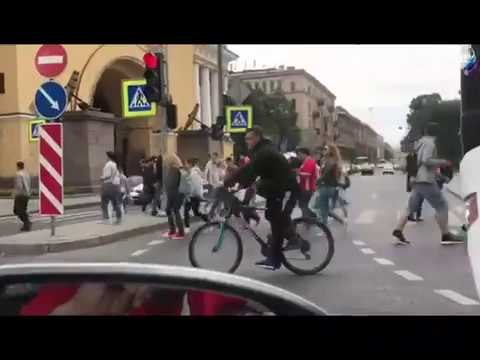 صدى البلد - وليد عبد السلام وجوله خاصة وحضور كبير للمصريين بشوارع بطرسبرج