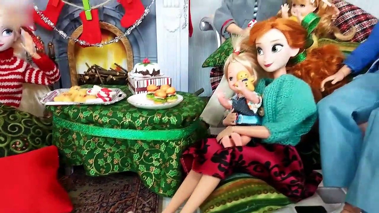 Le Matin de noël à la maison de Poupée! Le matin de noël dans la maison de poupée Pagi Natal di rumah boneka