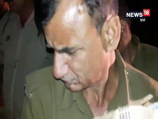 लड़ते-लड़ते दो सांड कुंए में गिरे