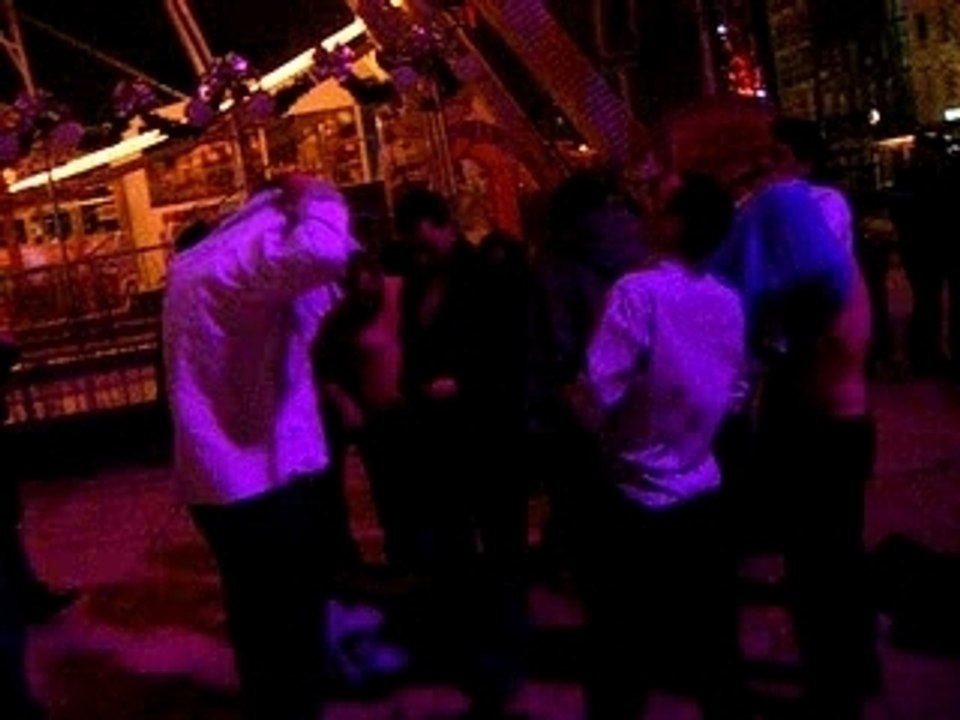 Enlèvent le pantalon