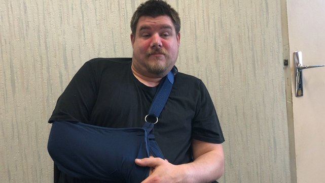 Témoignage du Gilet jaune en fauteuil roulant qui a reçu jet d’eau et de lacrymo