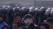 Ora News - Protesta e opozitës, garda vendos shkallë për të larguar deputetët