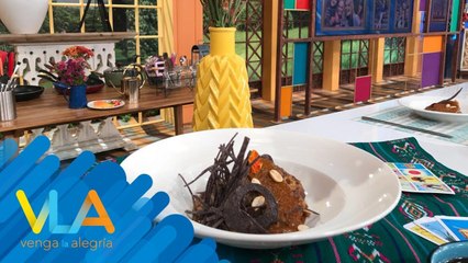 ¡Tortitas de carne en salsa cremosa de pasilla y cacahuate! | Venga la Alegría