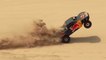 Nasser Al-Attiyah le da una vuelta a Jorge Lorenzo en su Toyota del Dakar