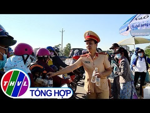 THVL | Vĩnh Long tổ chức phát nước miễn phí cho bà con tham gia giao thông