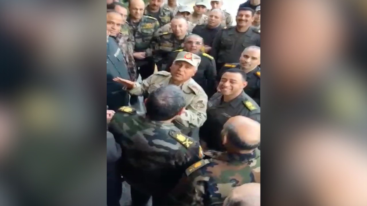 لحظة استقبال ضباط الهيئة الهندسية لكامل الوزير بعد تعيينه وزيرا للنقل