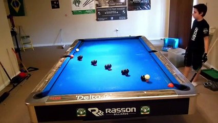 Cet ado est un génie du Billard avec ses coups exceptionnels !