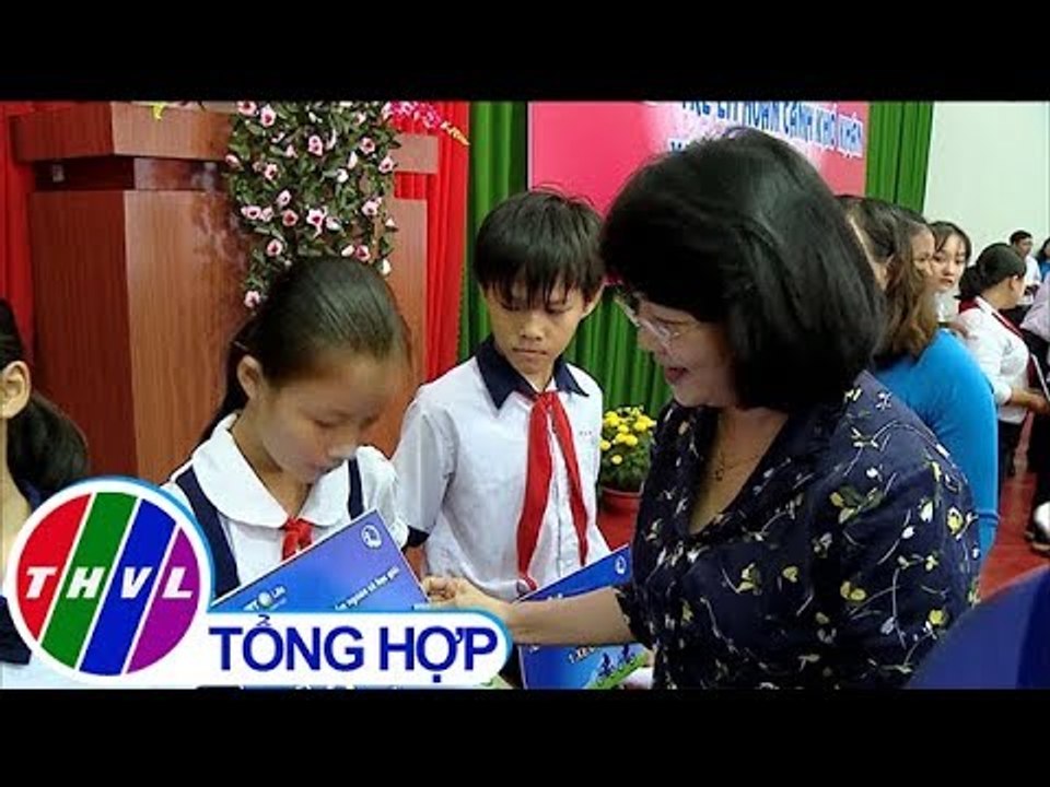 THVL | Phó Chủ tịch nước Đặng Thị Ngọc Thịnh tặng quà tết cho công nhân lao động