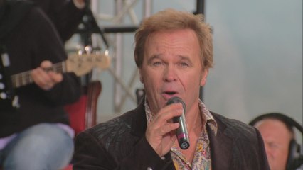 Bill & Gloria Gaither - I'm Working On A Road (Live)